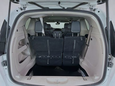 Used 2023 Chrysler Pacifica Touring-L FWD image 27