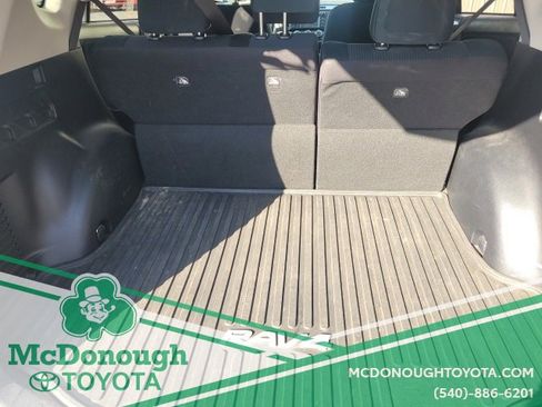 Used 2017 Toyota RAV4 LE image 7