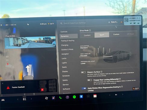 Used 2025 Tesla Cybertruck AWD Crew Cab image 19