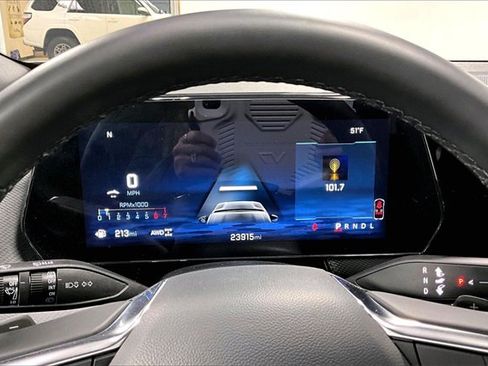 Used 2025 Chevrolet Equinox LT image 13