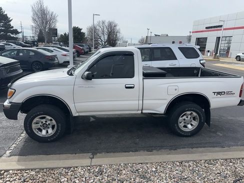 Used 2000 Toyota Tacoma 4x4 Regular Cab image 3