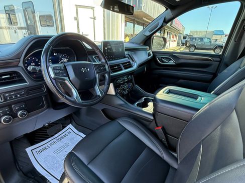 Used 2022 Chevrolet Suburban Z71 w/ Luxury Package image 6