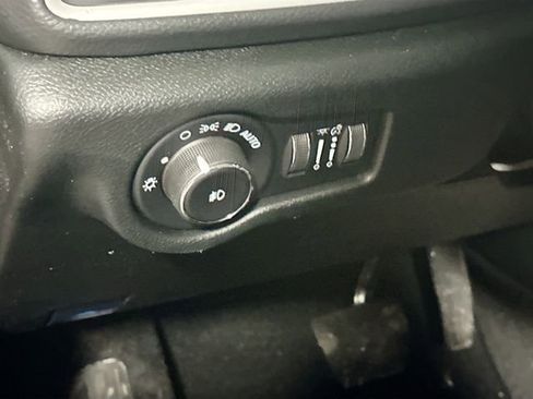 New 2026 Chrysler Pacifica Select image 11