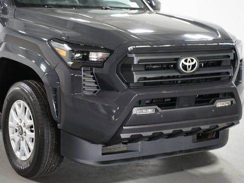 Used 2024 Toyota Tacoma SR5 w/ SR5 Upgrade Package RWD image 4