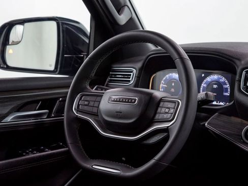 Used 2024 Jeep Wagoneer Series III AWD/4WD image 29