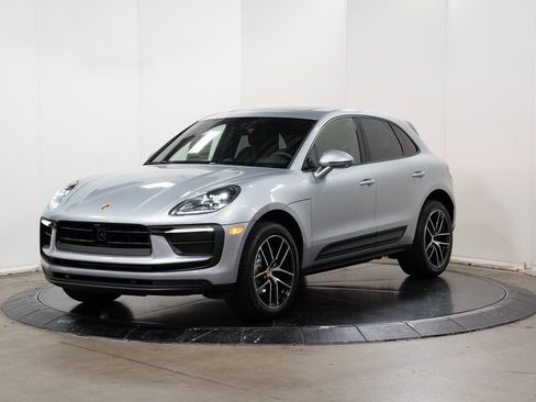 Used 2024 Porsche Macan image 1