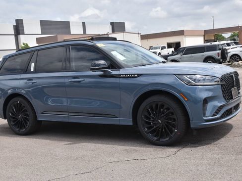 New 2026 Lincoln Aviator Reserve w/ Jet Appearance Package RWD image 4