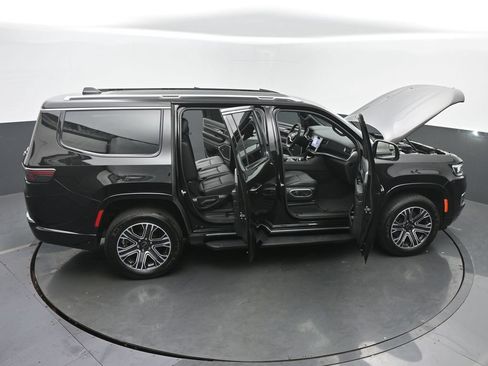 Used 2025 Jeep Wagoneer 4WD image 72