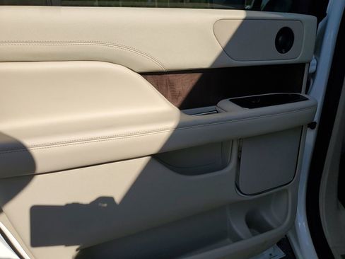 Used 2020 Lincoln Navigator L Reserve image 9