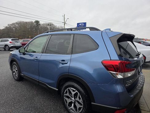 Used 2020 Subaru Forester Premium image 7