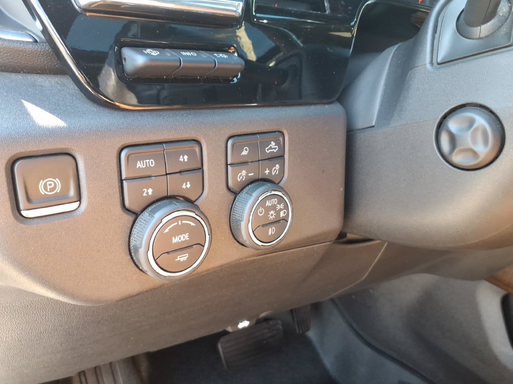 Used 2023 Chevrolet Silverado 1500 High Country w/ High Country Premium Package AWD/4WD image 24
