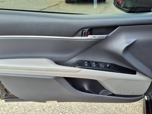 Used 2019 Toyota Camry SE FWD image 14