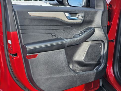 Used 2021 Ford Escape SE w/ SE Sport Appearance Package image 31