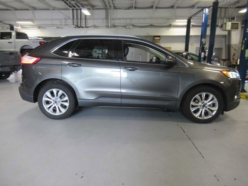 Used 2020 Ford Edge Titanium FWD image 4