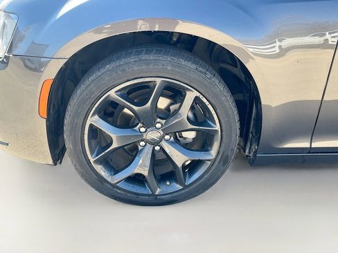 Used 2023 Chrysler 300 Touring w/ Sport Appearance Package image 27