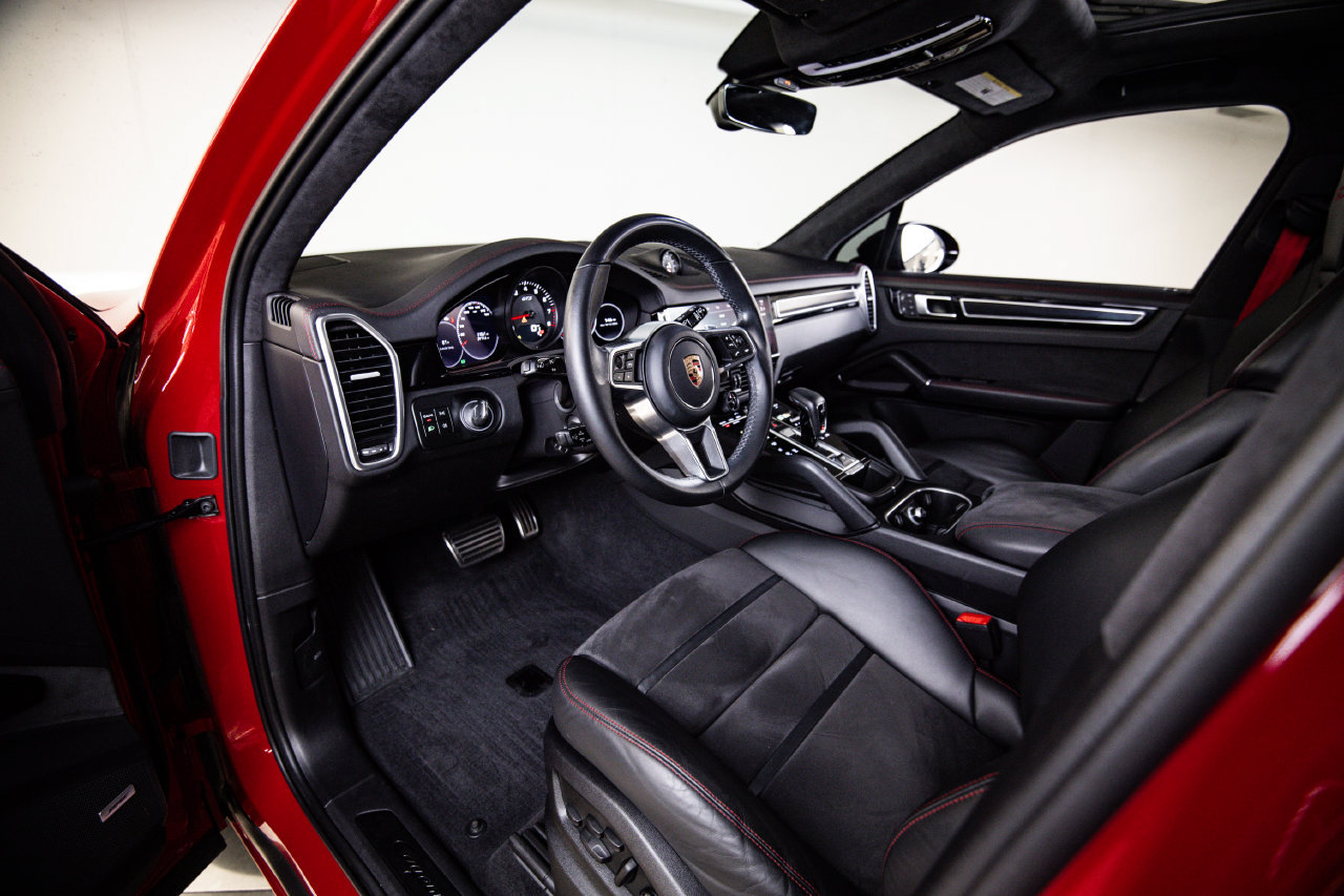Certified 2022 Porsche Cayenne GTS AWD/4WD image 4