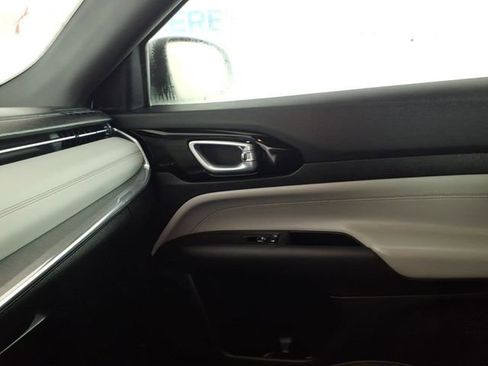 Used 2024 Jeep Compass Limited image 21