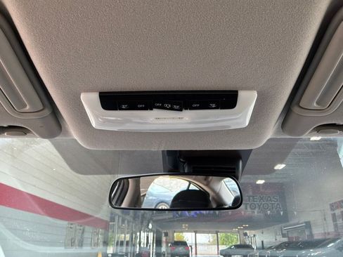 Used 2025 Nissan Versa SV FWD image 16