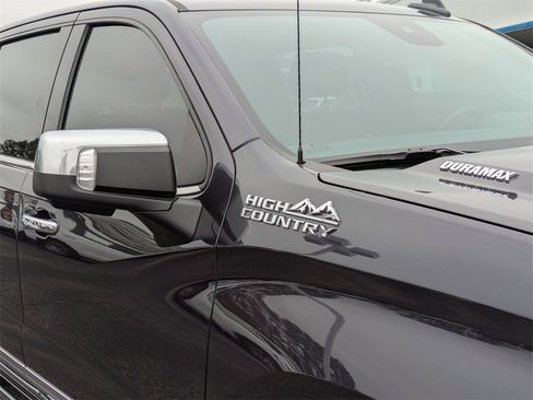 Used 2022 Chevrolet Silverado 1500 High Country w/ Technology Package image 12