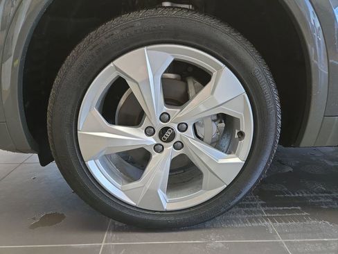 Certified 2025 Audi Q5 2.0T Premium Plus w/ Premium Plus Package image 2