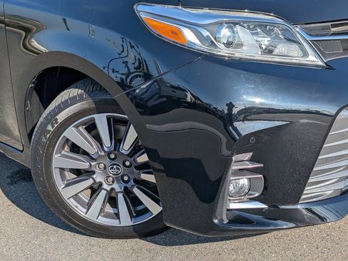 Used 2020 Toyota Sienna Limited Premium image 11