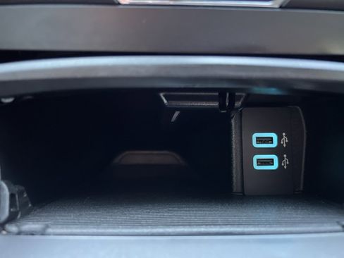 Used 2017 Ford Edge Titanium image 28