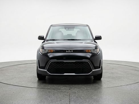 Used 2025 Kia Soul LX w/ LX Technology Package image 2