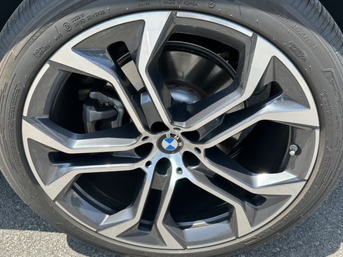Used 2025 BMW X5 xDrive40i w/ Premium Package AWD/4WD image 13