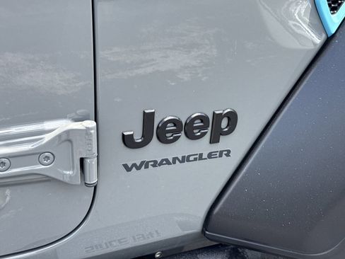 Used 2022 Jeep Wrangler Sport AWD/4WD image 11