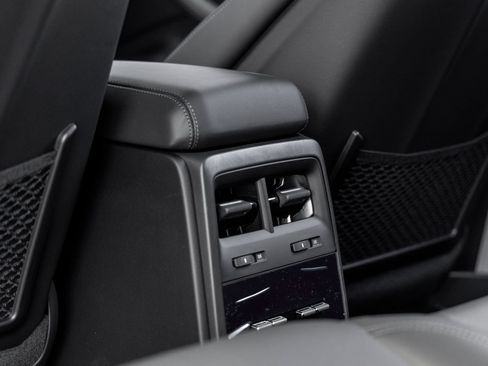Certified 2025 Porsche Macan Electric RWD image 33