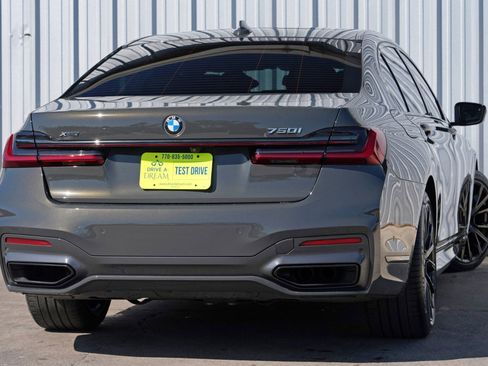 Used 2022 BMW 750i xDrive w/ M Sport Package image 5