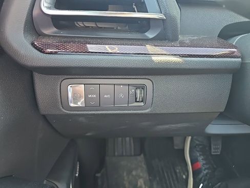 Used 2025 Chevrolet Traverse RS w/ LPO, Floor Liner Package AWD/4WD image 27