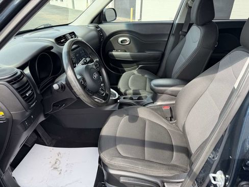 Used 2018 Kia Soul + FWD image 10