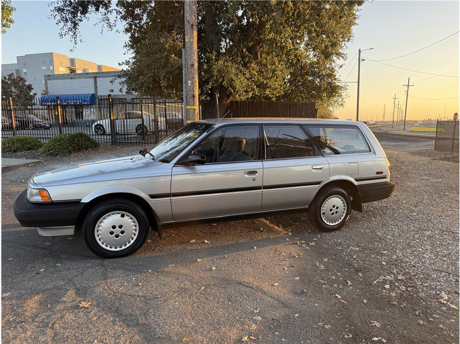 Used 1989 Toyota Camry Deluxe FWD image 2