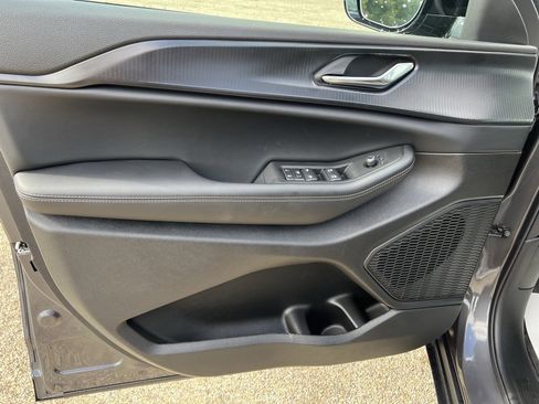 New 2025 Jeep Grand Cherokee Altitude image 24