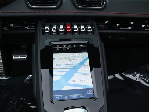 Used 2024 Lamborghini Huracan EVO image 31