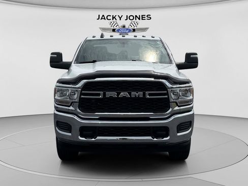 Used 2024 RAM 3500 Tradesman w/ Chrome Appearance Group AWD/4WD image 8