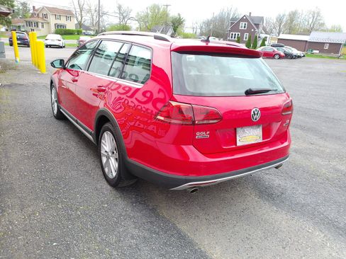 Used 2017 Volkswagen Golf Alltrack SE AWD/4WD image 9