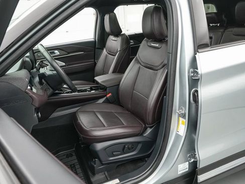 Certified 2025 Ford Explorer Platinum image 11