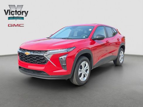 Used 2026 Chevrolet Trax LS FWD image 3