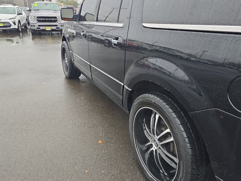 Used 2016 Lincoln Navigator L Select image 12