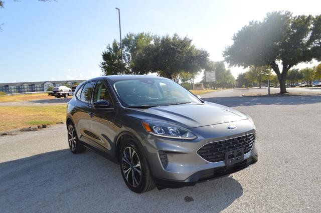 Used 2021 Ford Escape SE w/ SE Sport Appearance Package FWD image 2