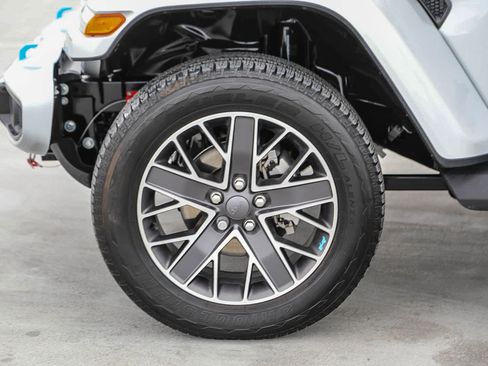 Used 2022 Jeep Wrangler Unlimited Sahara image 10