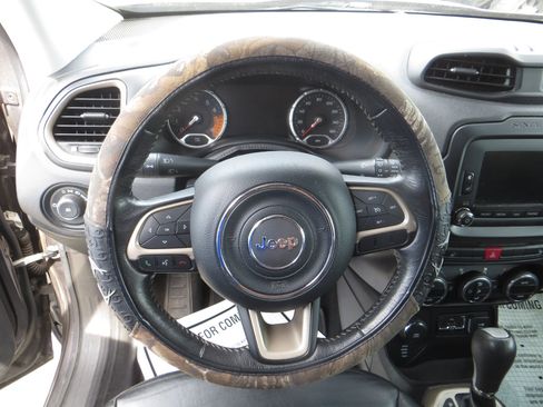 Used 2016 Jeep Renegade Limited image 15