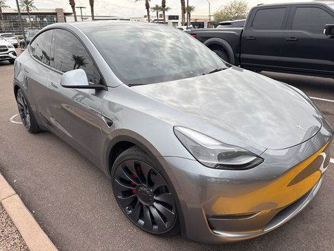 Used 2024 Tesla Model Y Performance image 10
