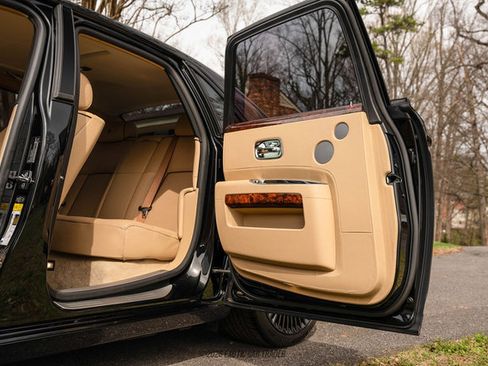 Used 2014 Rolls-Royce Ghost image 25