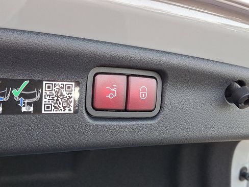 Used 2026 Mercedes-Benz C 300 4MATIC Sedan image 23