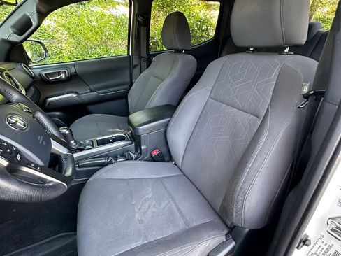 Used 2019 Toyota Tacoma TRD Off-Road w/ Technology Package image 27