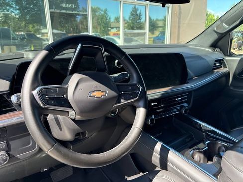 Used 2025 Chevrolet Suburban LT AWD/4WD image 9