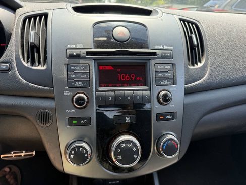Used 2010 Kia Forte SX FWD image 21